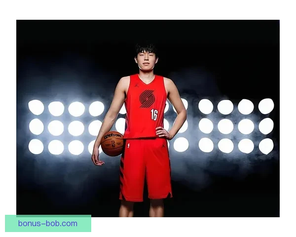 以斯普利特盛赞杨瀚森持续进步高位策应组织能力出众带动球队进攻